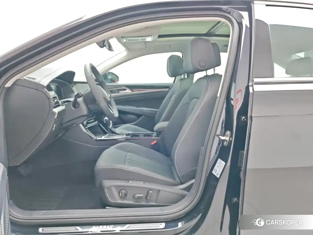 Volkswagen Passat 2025 Черный из Китая, фото 3