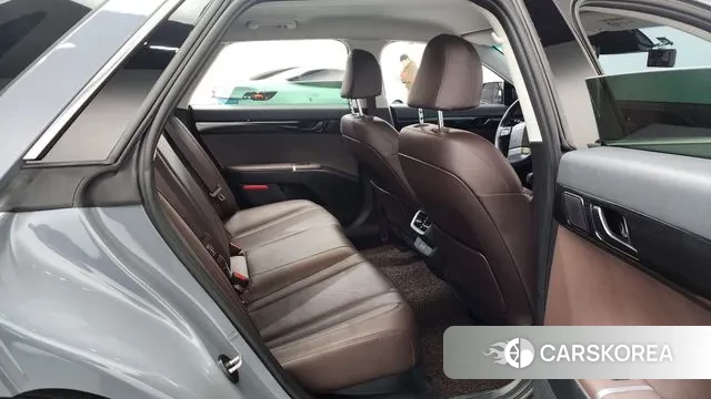 Hyundai Grandeur (GN7) 2023 Серебристо-серый из Кореи, фото 3