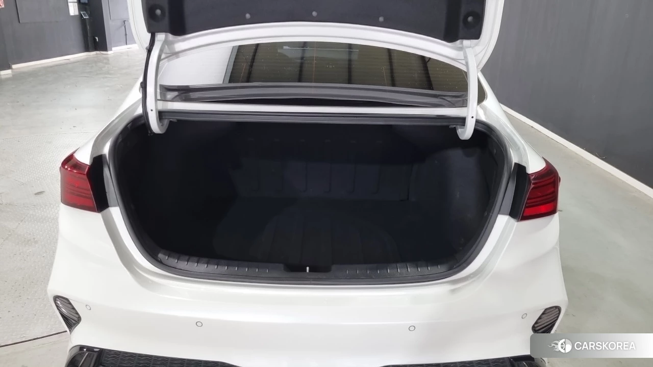 Kia The New K3 2nd generation 2021 Белый из Кореи, фото 3