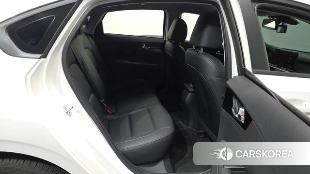 Kia The New K3 2nd generation 2023 Белый из Кореи, фото 3