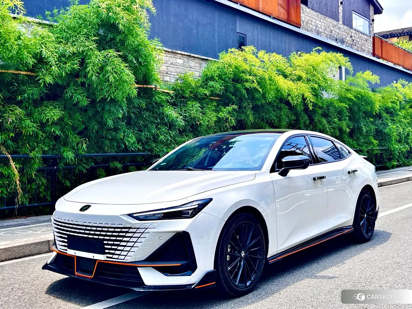 Chang'an Changan UNI-V 2024 Белый из Китая, фото 3