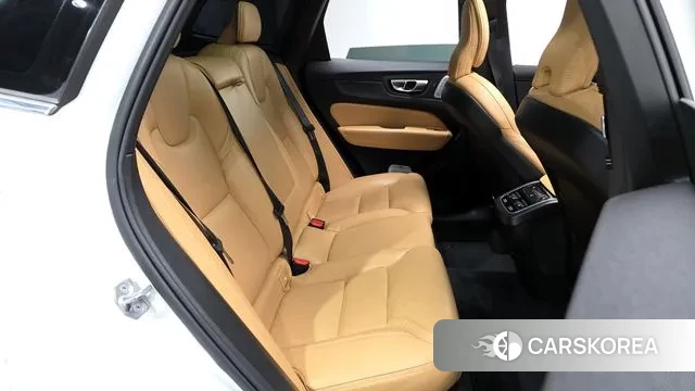 Volvo XC60 second Generation 2022 Белый из Кореи, фото 3