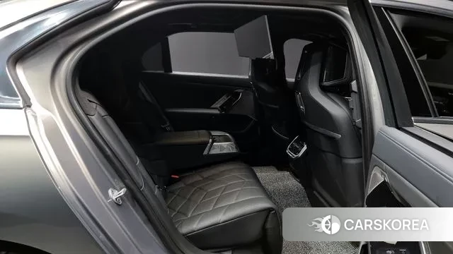 BMW 7 Series (G70) 2025 Песочный из Кореи, фото 3