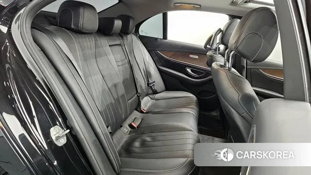 Mercedes-Benz E-Class W213 2018 Черный из Кореи, фото 3