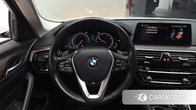 BMW 5 Series (G30) 2018 Белый из Кореи, фото 3