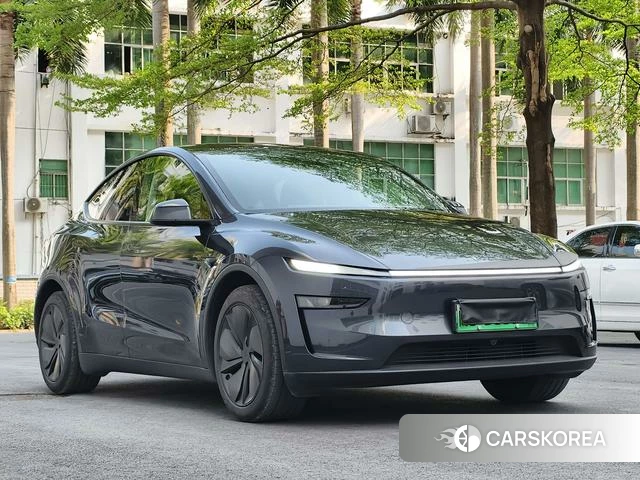 Tesla Model Y 2025 Темно-серый из Китая, фото 3