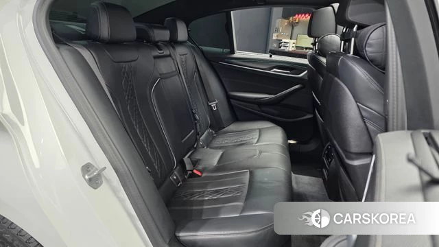 BMW 5 Series (G30) 2023 Белый из Кореи, фото 3