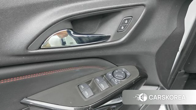 Chevrolet (GM Daewoo) Trax Crossover 2023 Белый из Кореи, фото 3