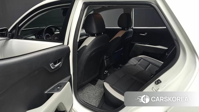 Kia Stonic 2018 Белый из Кореи, фото 3