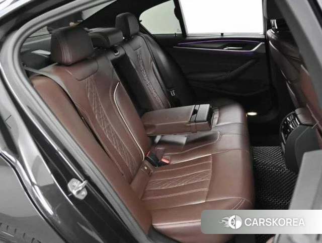 BMW 5 Series (G30) 2023 Серебристо-серый из Кореи, фото 3