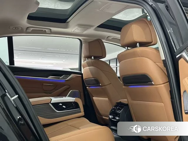 BMW 5 series 2022 Черный из Китая, фото 3