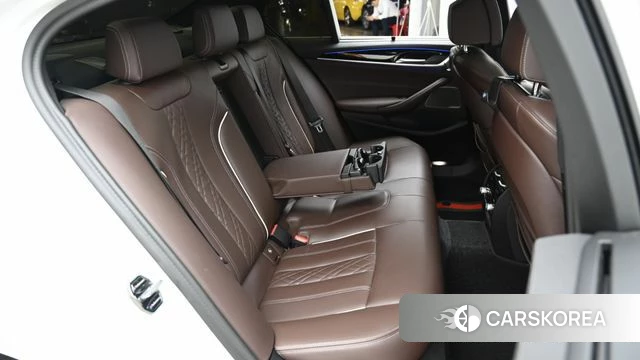 BMW 5 Series (G30) 2023 Белый из Кореи, фото 3