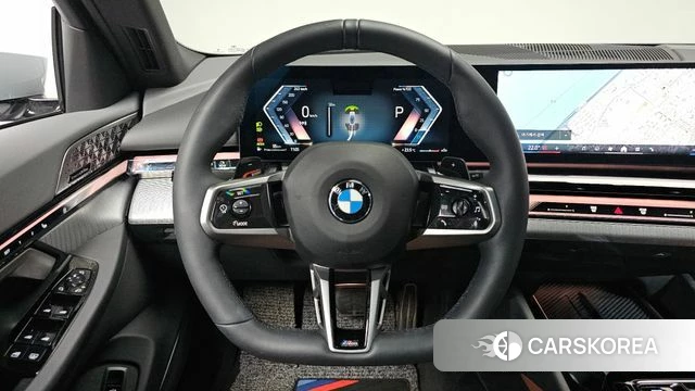 BMW 5 Series (G60) 2025 Серебристо-серый из Кореи, фото 3