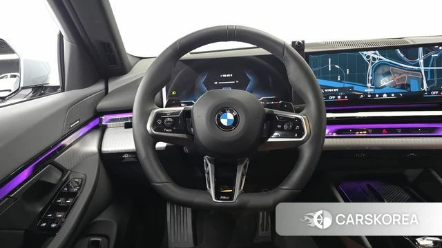 BMW 5 Series (G60) 2026 Светло-серебряный цвет из Кореи, фото 3