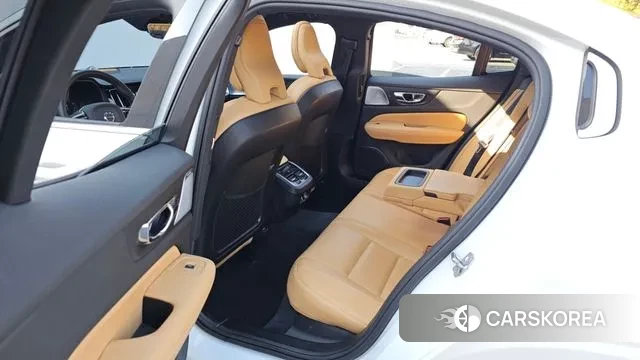 Volvo S60 3rd generation 2019 Белый из Кореи, фото 3