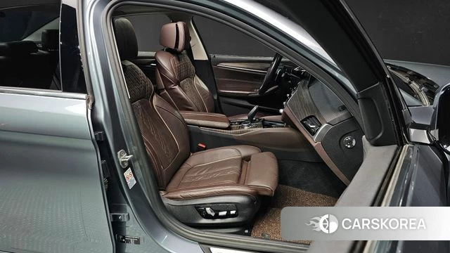 BMW 5 Series (G30) 2020 Серебристо-серый из Кореи, фото 3