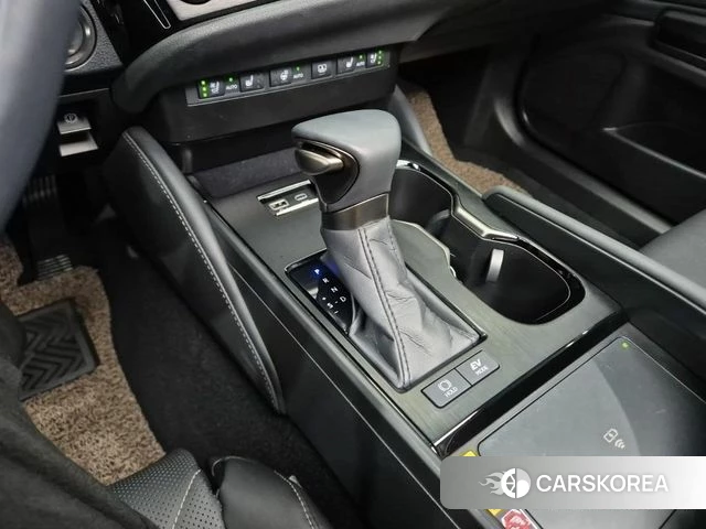 Lexus ES300h 7th generation 2024 Белый из Кореи, фото 3