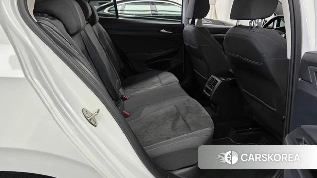 Volkswagen Golf 8th Generation 2022 Белый из Кореи, фото 3