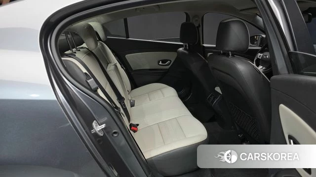Renault Korea (Samsung) SM3 Z.E. 2018 Серебристо-серый из Кореи, фото 3