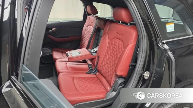 Audi SQ7 (4M) 2026 Черный из Кореи, фото 3