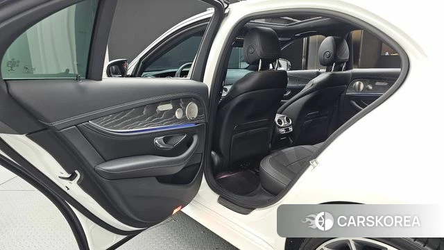 Mercedes-Benz E-Class W213 2022 Белый из Кореи, фото 3