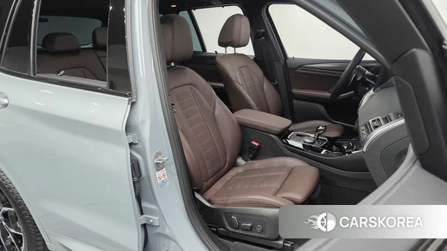 BMW X3 (G01) 2024 Серебристо-серый из Кореи, фото 3