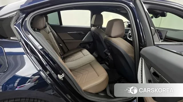 BMW 5 Series (G60) 2023 Черный из Кореи, фото 3