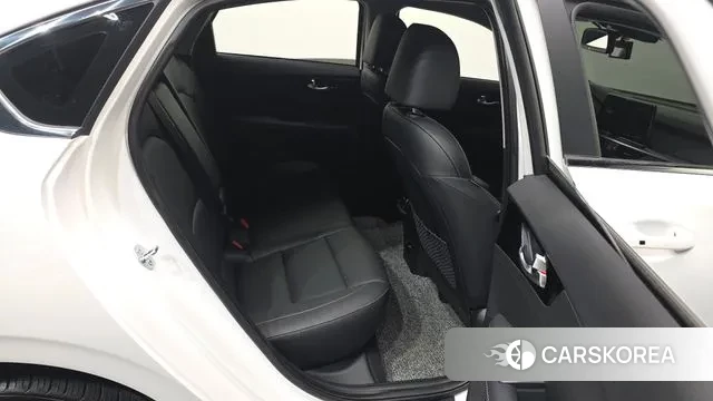 Kia The New K3 2nd generation 2024 Белый из Кореи, фото 3