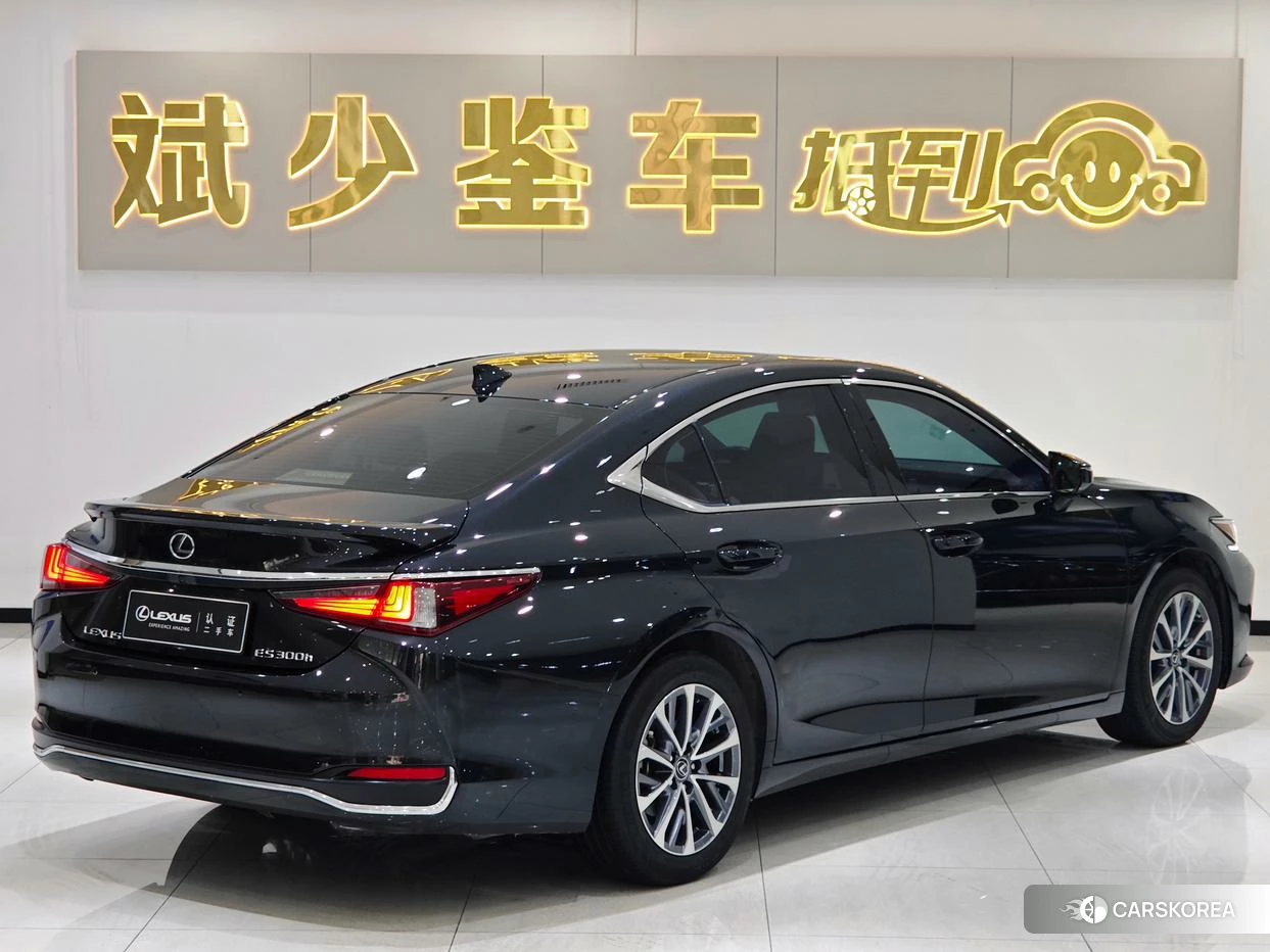 Lexus ES 2022 Черный из Китая, фото 3