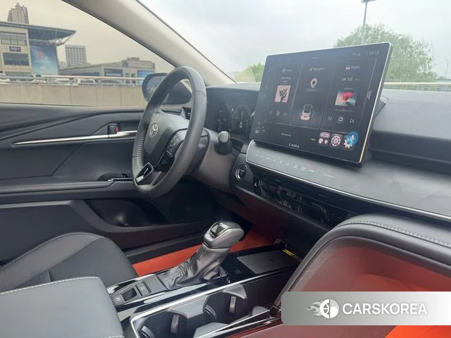 Toyota Camry 2025 Серебристо-серый из Китая, фото 3