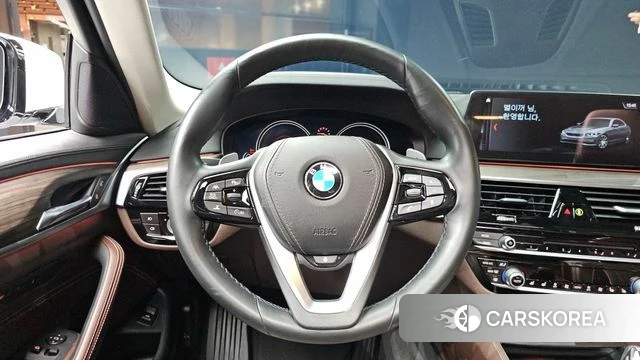 BMW 5 Series (G30) 2018 Белый из Кореи, фото 3