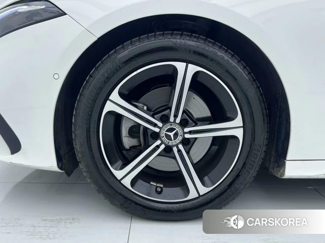 Mercedes-Benz Class A 2024 Белый из Китая, фото 3