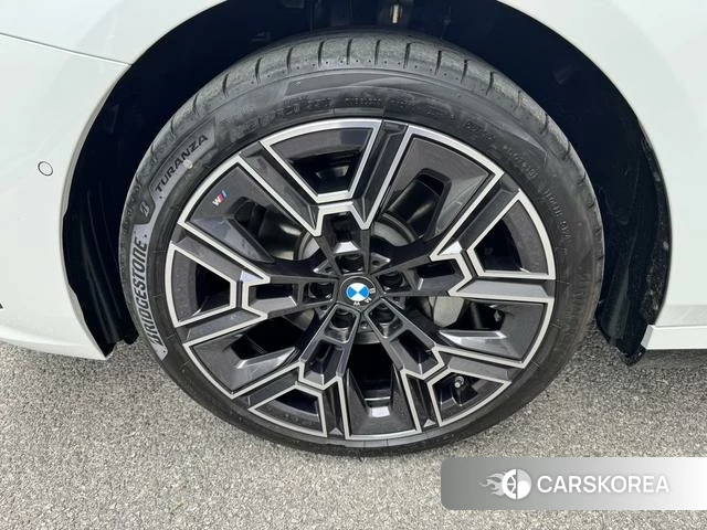 BMW 5 series 2025 Белый из Китая, фото 3