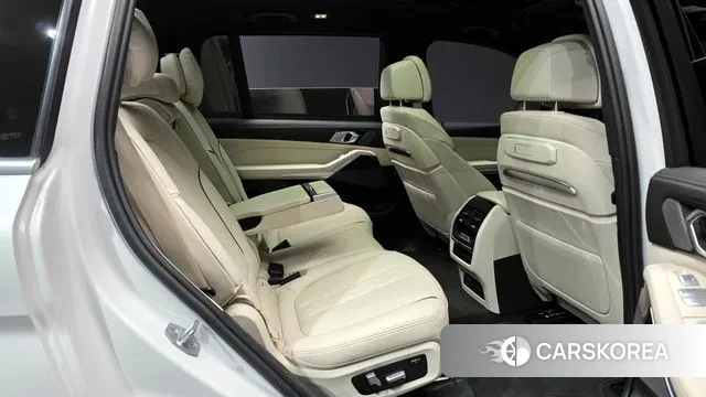 BMW X7 (G07) 2023 Белый из Кореи, фото 3