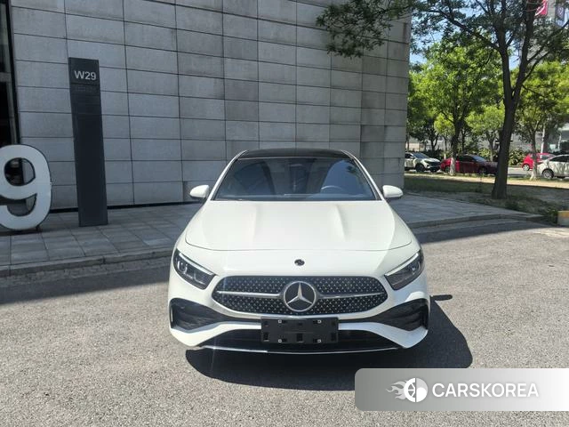 Mercedes-Benz Class A 2024 Белый из Китая, фото 3