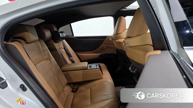 Lexus ES300h 7th generation 2018 Белый из Кореи, фото 3