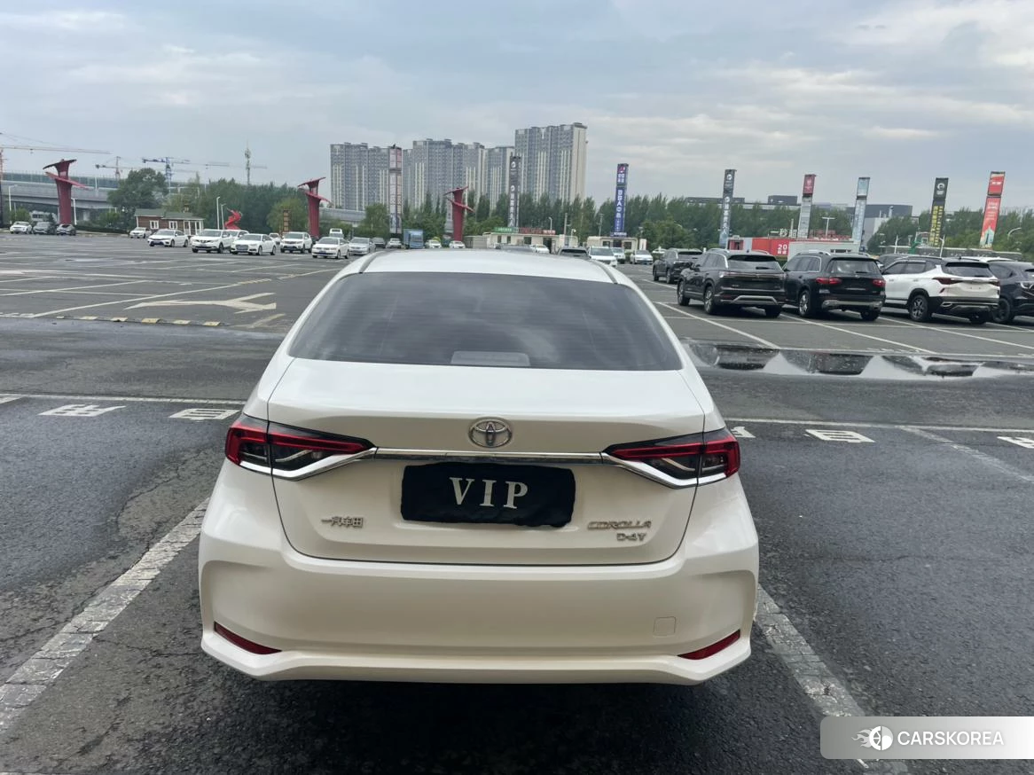 Toyota Corolla 2021 Белый из Китая, фото 3