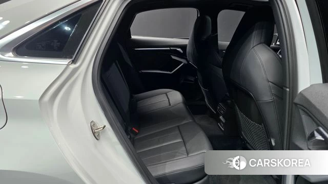 Audi A3 (8Y) 2023 Белый из Кореи, фото 3