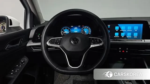 Volkswagen Golf 8th Generation 2022 Белый из Кореи, фото 3