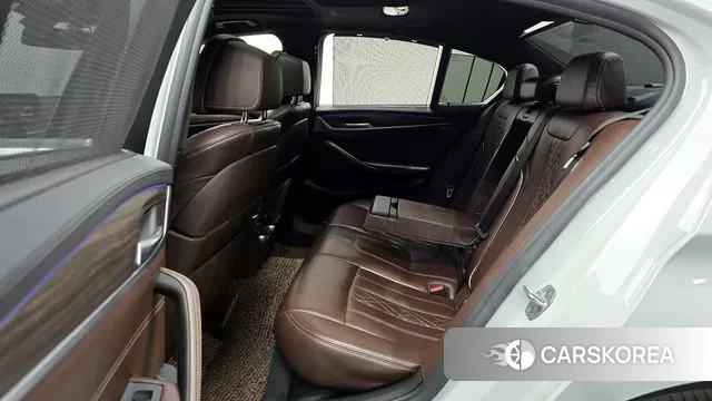 BMW 5 Series (G30) 2018 Белый из Кореи, фото 3