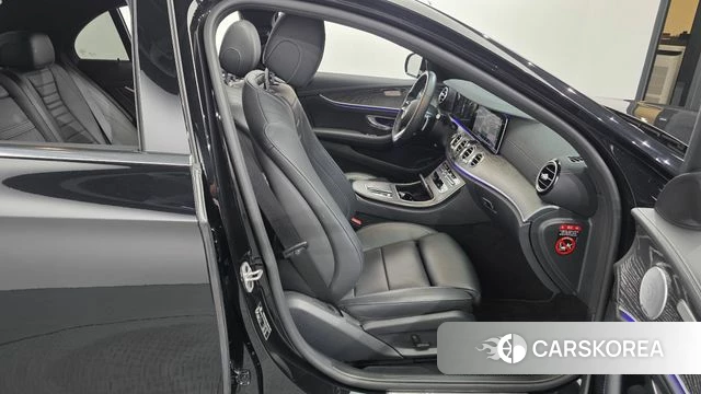 Mercedes-Benz E-Class W213 2021 Черный из Кореи, фото 3