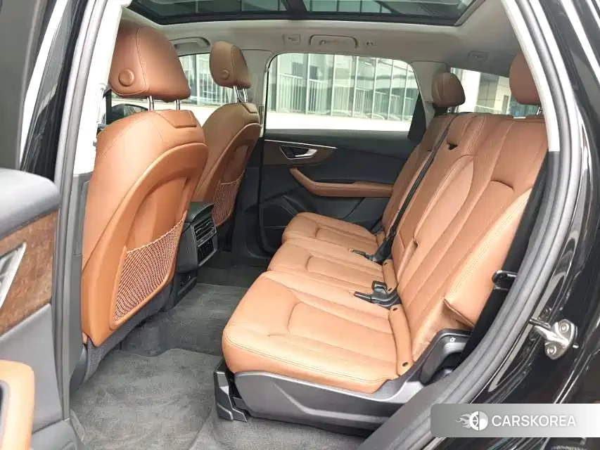 Audi Q7 2023 Черный из Китая, фото 3