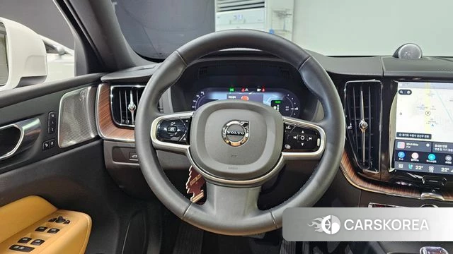 Volvo XC60 second Generation 2025 Белый из Кореи, фото 3