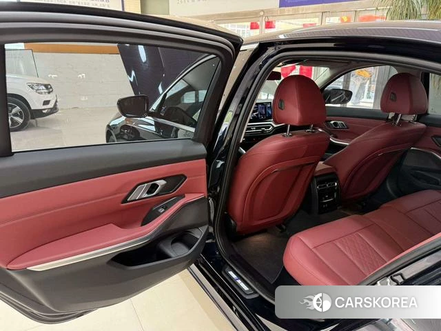 BMW 3 series 2023 Черный из Китая, фото 3