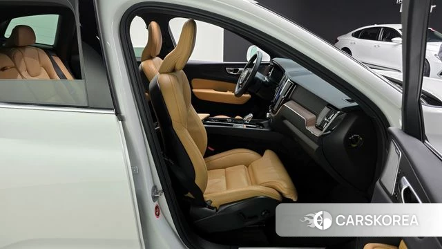 Volvo XC60 second Generation 2024 Белый из Кореи, фото 3