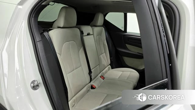 Volvo XC40 2025 Белый из Кореи, фото 3
