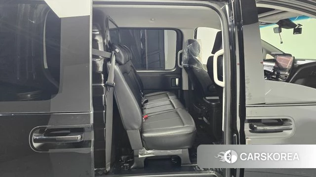 Hyundai Staria 2023 Черный из Кореи, фото 3