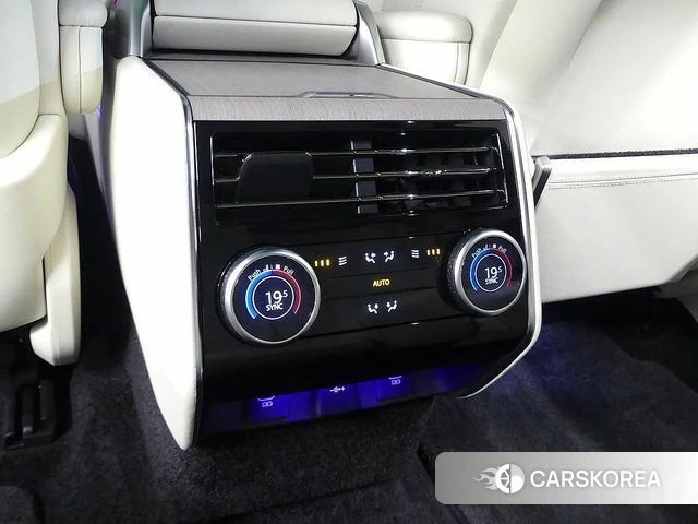 Land Rover Range Rover 5th Generation 2024 Золотой из Кореи, фото 3