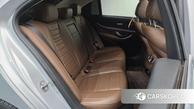 Mercedes-Benz E-Class W213 2018 Серебряный из Кореи, фото 3