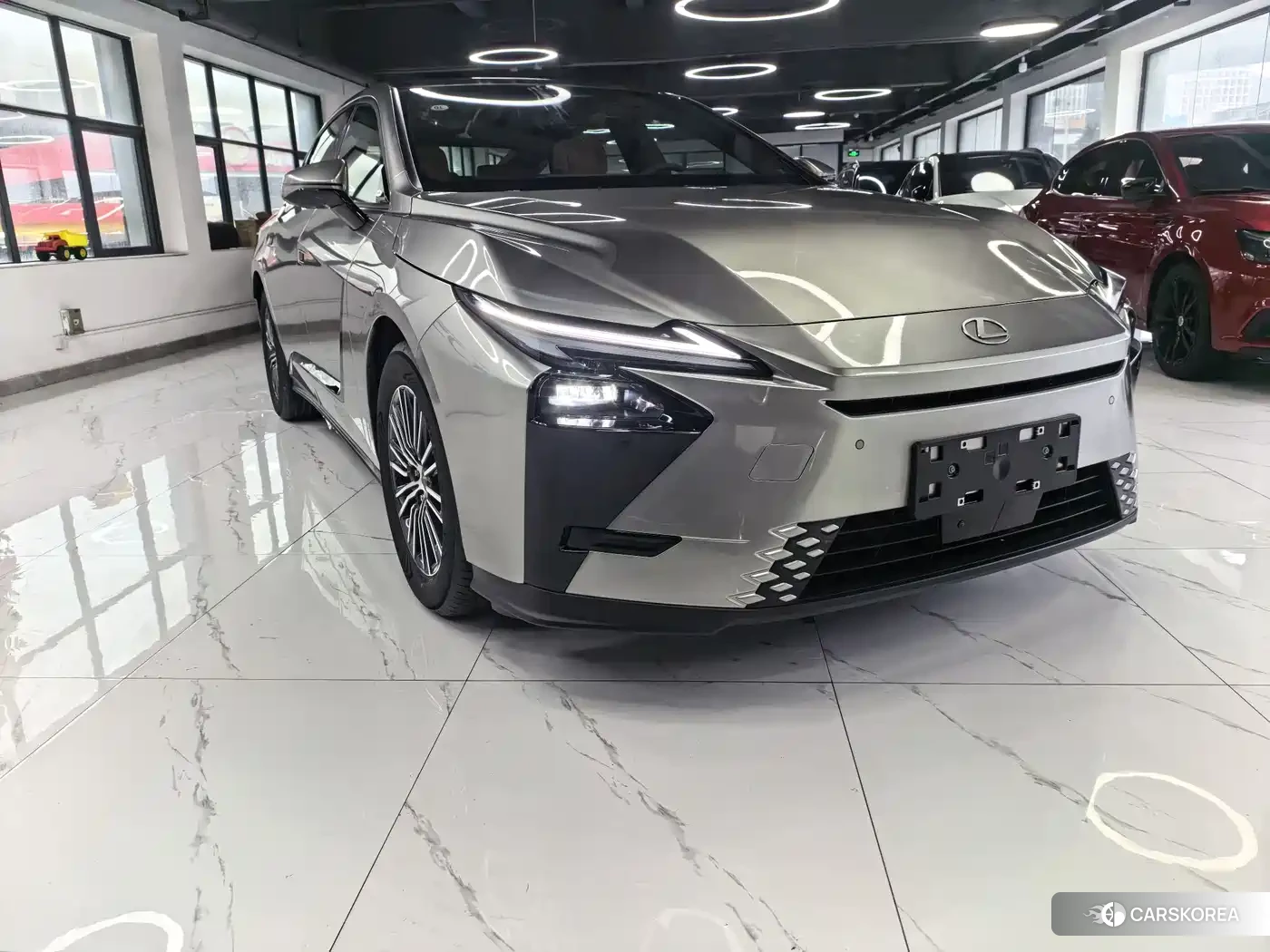 Lexus ES 2026 Silver/gray из Китая, фото 3